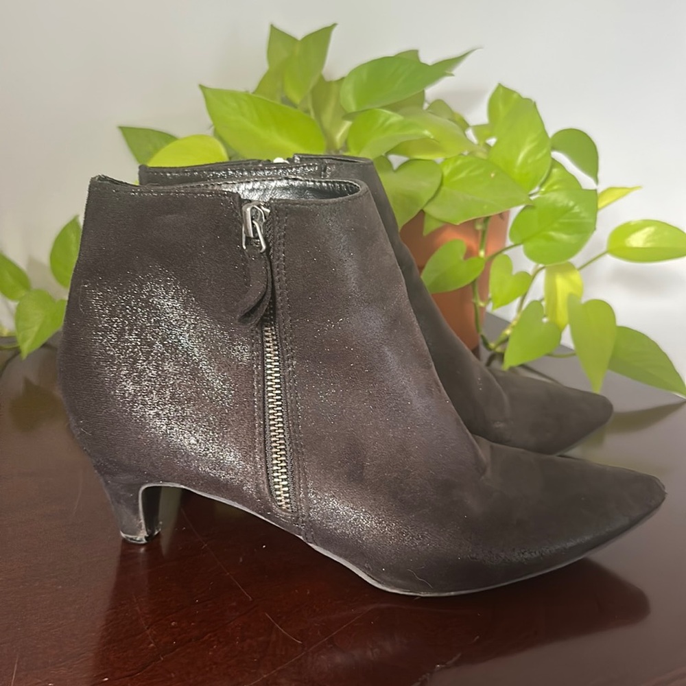 Super cute black heel boots from Forever 21, size 9